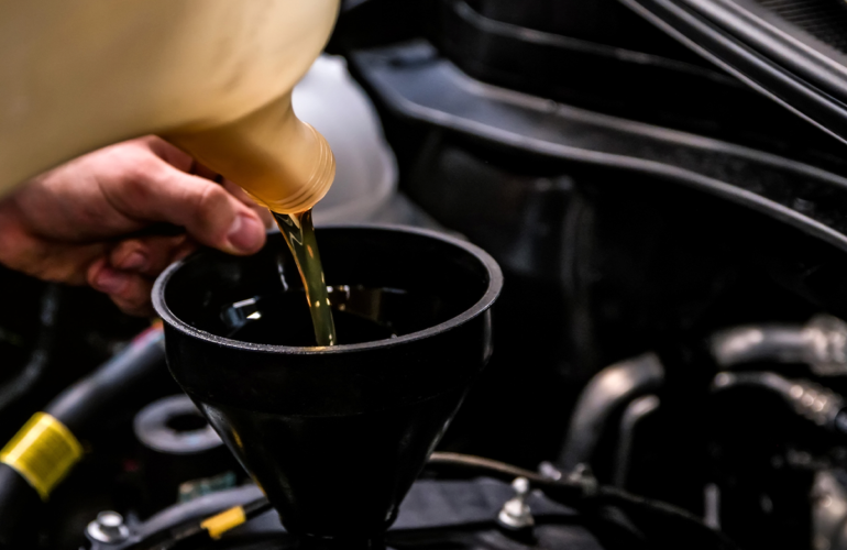 Cada cuánto tiempo hay que cambiar el aceite del coche