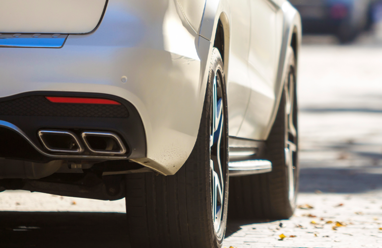 Mi coche vibra al frenar que puede ser